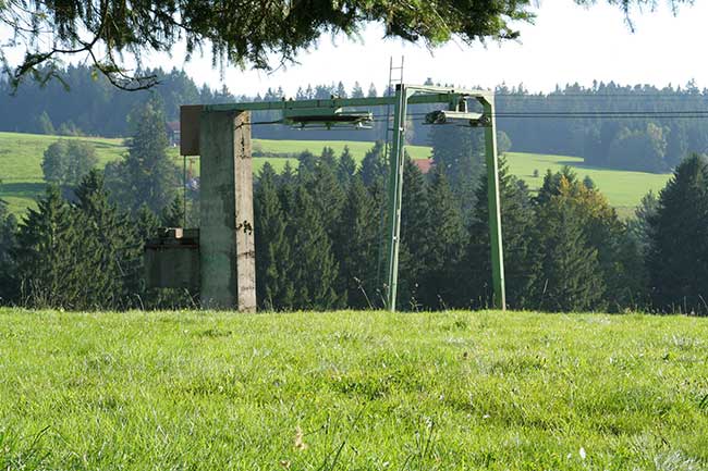 Bergstation Skilift Weißen - Rest der alten Skiliftes in Weiler - Weißen 2005