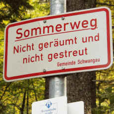 Das Begehen dieses Weges im Sommer kann nur auf eigene Verantwortung erfolgen, fehlenden Winterdienst! 
