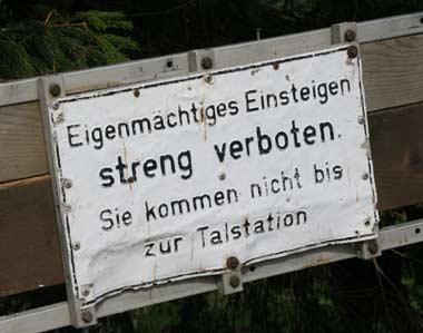 Eigenmächtiges Einsteigen streng verboten, sie kommen nicht bis zur Talstation