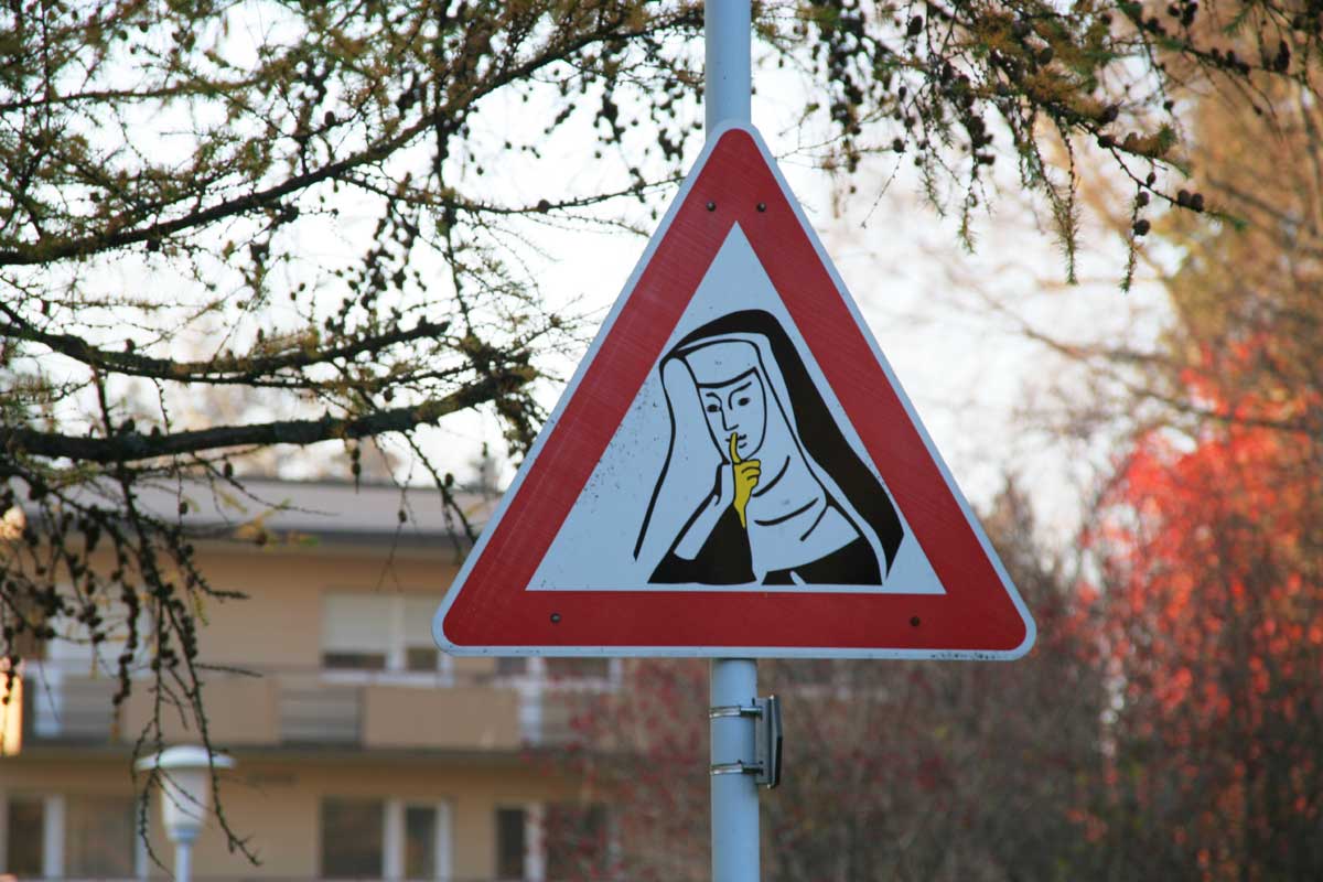 Verkehrsschilder im Allgäu - manchmal ist Schilda nicht weit. Hier