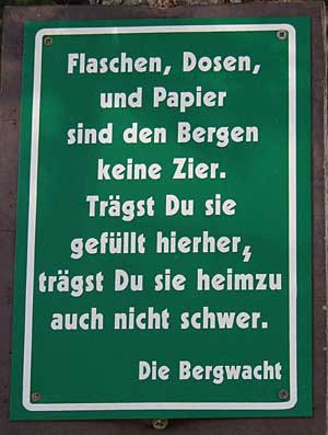 Flaschen, Dosen und Papier sind den Bergen keine Zier. Trägst Du sie gefüllt hierher, trägst Du sie meimzu auch nicht schwer.