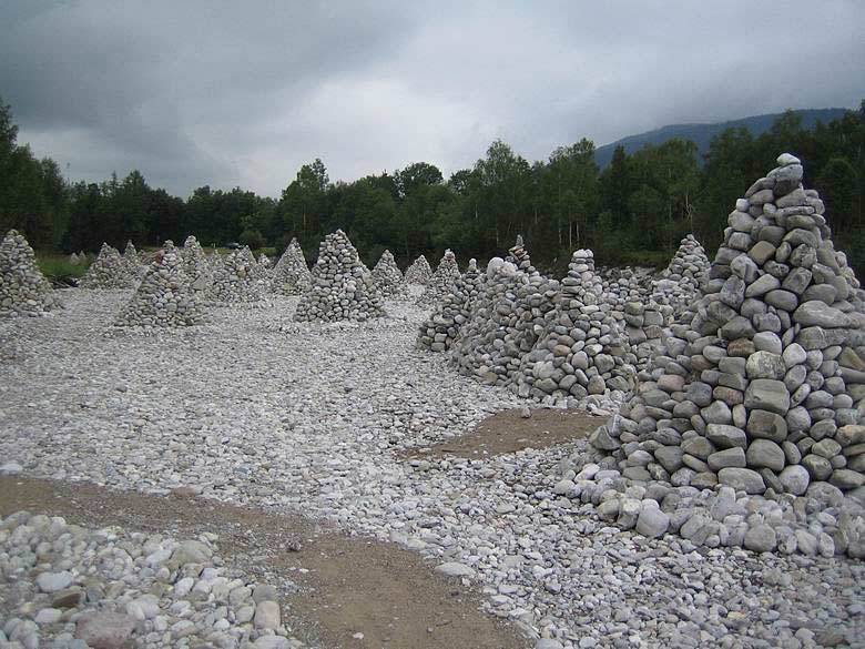 So lustig das Bild auf den ersten Blick ist, aber die fehlenden Stein beschleunigen die Erosion.