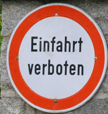 Verkehrszeichen: Einfahrt Verboten - Kliniken Maierhöfen 2007