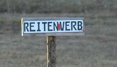 Alternatives Schild "Reiten Verboten" - Opfenbach 2007