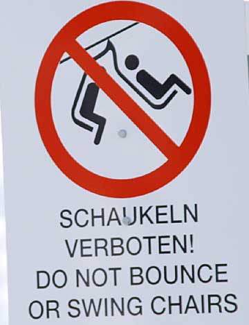 Sesselbahn - Schaukeln verboten! Do not bounce or swing chairs - Hündle