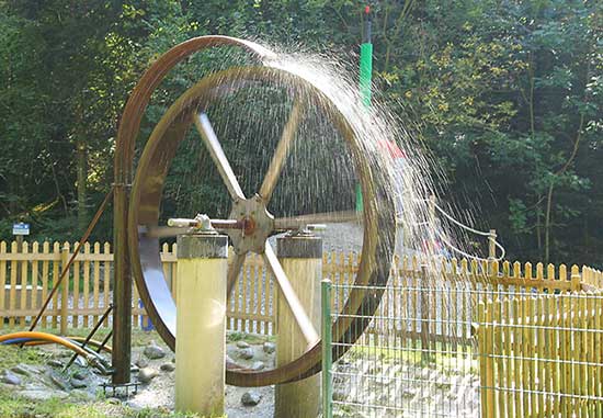 Optische Attraktion - rasendes Wasserrad in den Scheidegger Wasserfällen - glatte Fehlkonstruktion!