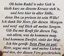 Früher, als es noch nicht an jeder Ecke im Allgäu ein Wegkreuz gab, war es üblich, den Herrgott mit einer Ehrbezeigung zu grüssen. Dazu hat es keiner Aufforderung gebraucht.