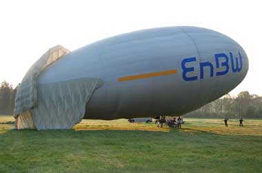 kurz vor dem Start von einem  Blimp - der Brenner ist gezündet