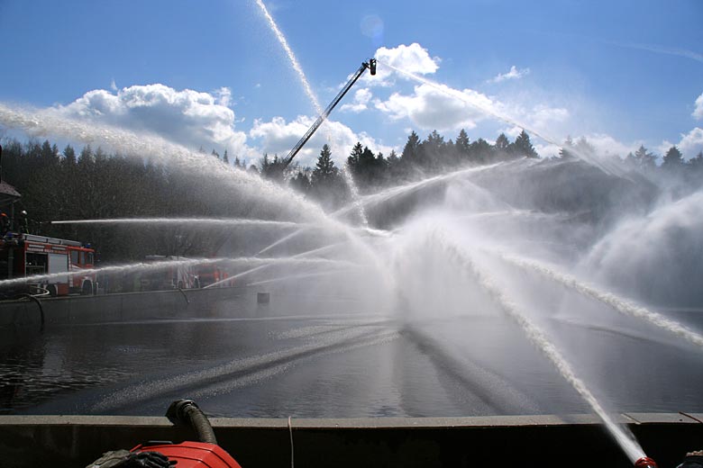 wenn grosse Jungs mit Wasser spielen dürfen - 1500 cbm Regenwasser 