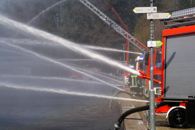 wenn grosse Jungs mit Wasser spielen dürfen - 1500 cbm Regenwasser am Waldsee