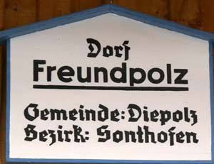 Dorf Freundpolz - historisches Ortschild aus Holz 2008