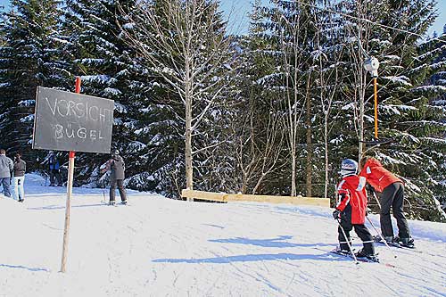 Die Helmpflicht auf Skipisten sollte auch im Allgäu eingeführt werden, nicht nur für Radfahrer!!!