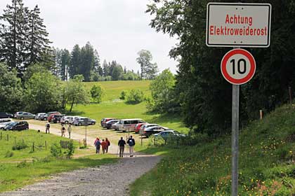 Hier können Sie ihre Wanderschuhe auf den Rost legen und grillen lassen