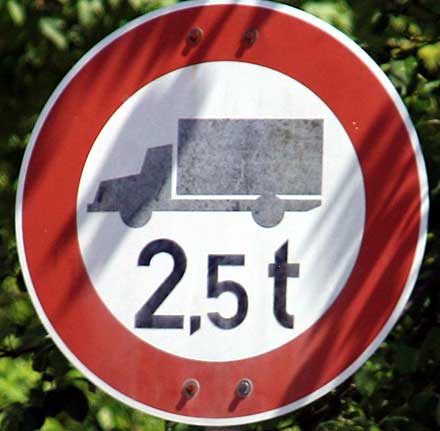 Lindenberg 2007 - der LKW ist schon etwas älter, das Schild ist aber nagelneu und erst vor kurzem montiert (Lindenberg 2007)