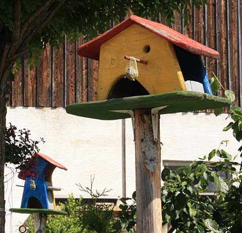 Hundertwasser im Allgäu - Häuser für besondere Gäste in Osterzell