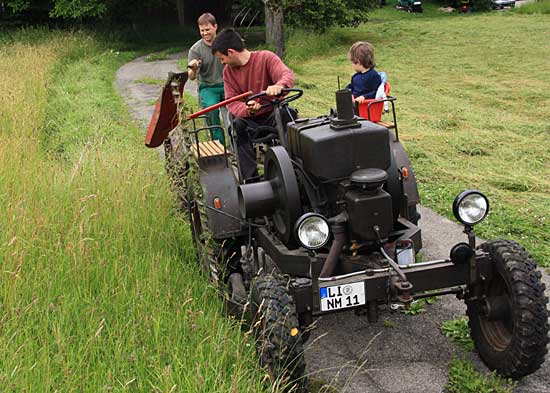 Kramer Verdampfer mit Güldner GW20 Motor 20PS 1500 Umdrehungen, Typ : K18 BJ. 1941, Gewicht : 1660 KG,  Hinten dran :Pferdemähmachine der FA Krupp Antrieb übers Rad  