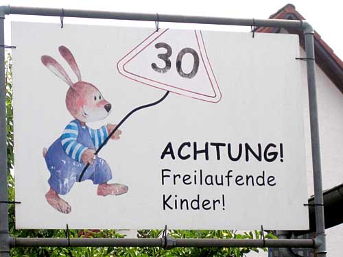 die freilaufenden Kinder gibt es in Gerbertshaus bei Friedrichshafen - vielen Dank de familie Hahn aus HK