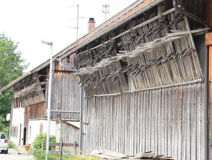 2011 - Halblech - hier wird saniert, hoffentlich bleiben die Huinzen erhalten