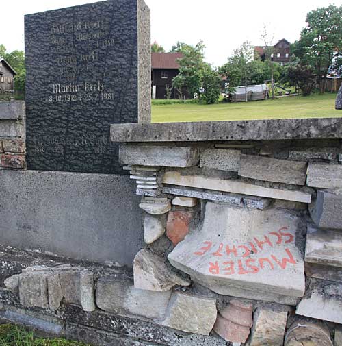 Spolienmauer hier ist eine Klagemauer, weil die Scheffauer darüber klagen