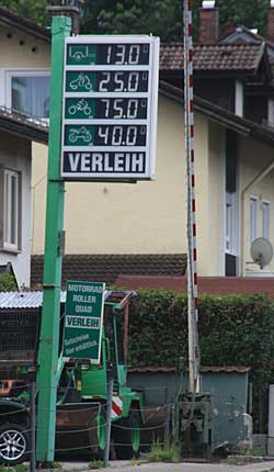 das war mal früher eine Tankstelle, man kann mit seinen Tagespreisen sich schnell und leicht auf den Markt einstellen