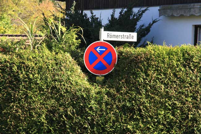 Halteverbot in der Hecke - Römerstrasse - Heimenkirch 2018