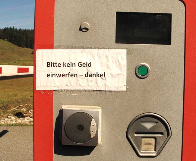 Tiket ziehen und nicht Geld einwerfen an der Einfahrtschranke zum Parkplatz Hörmoosalpe