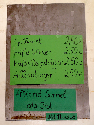 Wir Deutsche  essen gerne:  Frankfurter, Wiener, Hamburger, Nürnberger (Mitbürger) - und werden nicht mal strafrechtlich belangt