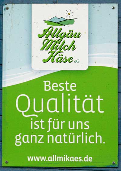 Allmikäse aus Kimratshofen - Die Allgäu Milch Käse eG bei Altusried im Oberallgäu - Schild hier in Maierhöfen Erhafts 2019