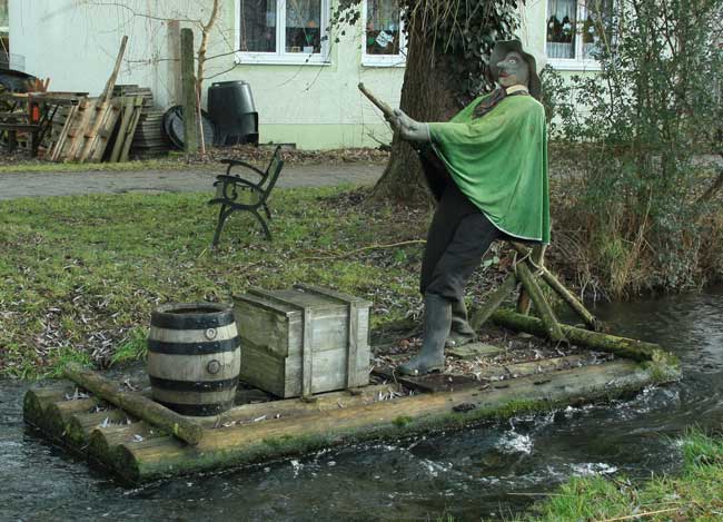 n Buxheim hat der Gartenbauverein den Flößern auf der Iller ein Denkmal gesetzt