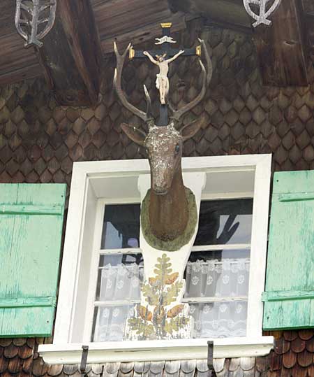 Hubertuskreuz im Allgäu - Hier wohnte sicher ein frommer Jägersmann