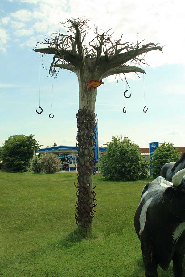 Baum mit Hufeisen Behang - Reitsportladen Diemannsried