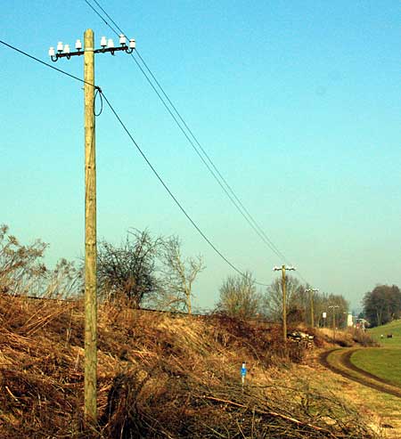 Nach der Elektrifizierung der Strecke Memmingen-Wangen-Lindau sieht es am Schwarzensee beim Wangen ganz anders aus - 2020