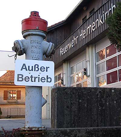 Übungshydrant vor der Freiwilligen Feuierwehr in Heimenkirch (Westallgäu) 