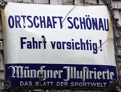 2011 - Schönau bei Grünenbach -früher, wo es nur selten Schilder gab, war dieser Wegweiser gut sichtbar, aber heute...... geht er in der Flut unter