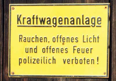 Kraftwagenhalle - Rauchen, offenes Licht und offenes Feuer polizeilich verboten