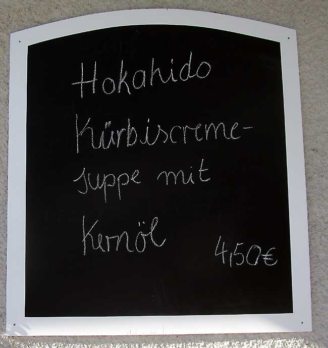 Hokkaido Kürbisse werden im Allgäu als Hokahido geschrieben.