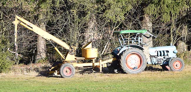 Heimenkirch 2015 - mobiler Kran als Anhänger zum Holz machen, auch nicvht mehr oft sichtbar