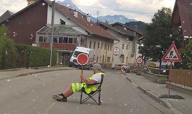 Das Ampelmännchen auf Tiroler Art in Vils gesehen 2016