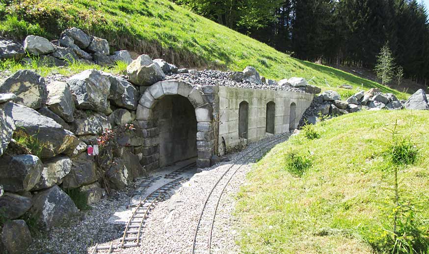 Bihlerdorfer Basistunnel - 2016 sind 2 Drittel fertiggestellt, der Tunnelvortrieb erfolg von beiden Seiten gleichzeitig, Ein Zwischenangriff ist nicht vorgesehen.