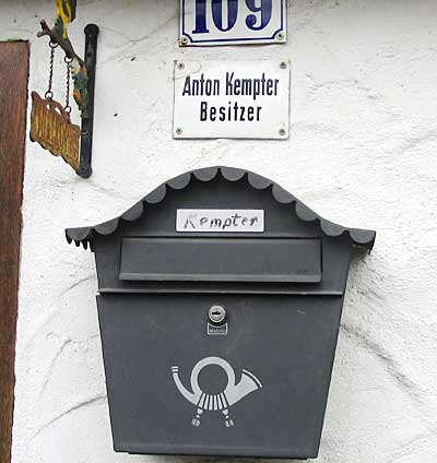 Anton Kempter ist der Besitzer diese Briefkastens, dumm nur er ist schon lange gestorben!