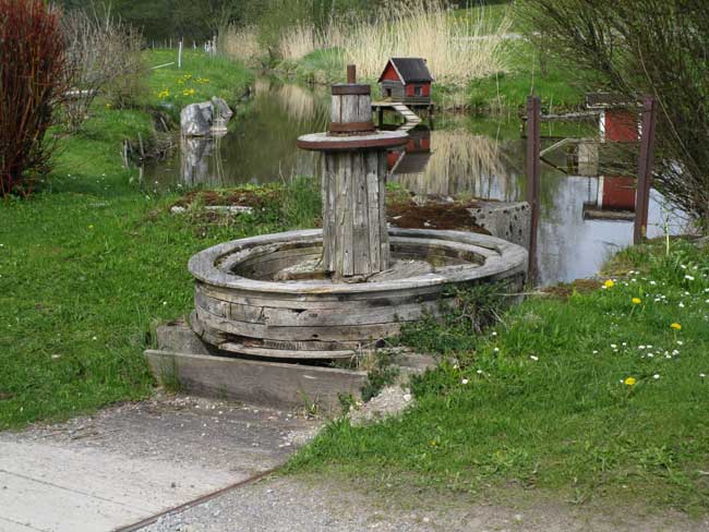 Alter ausgebauter Riementrieb zum Gedenken - Briegelmühle Eisenharz