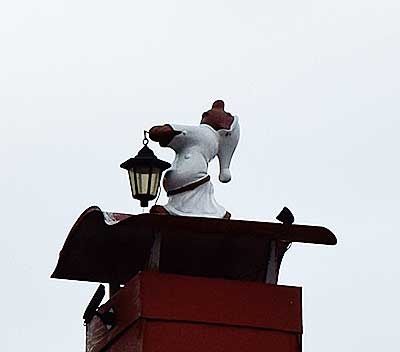 Wetterfahnen und Wetterhexen zeigen die Windrichtung im Allgäu an