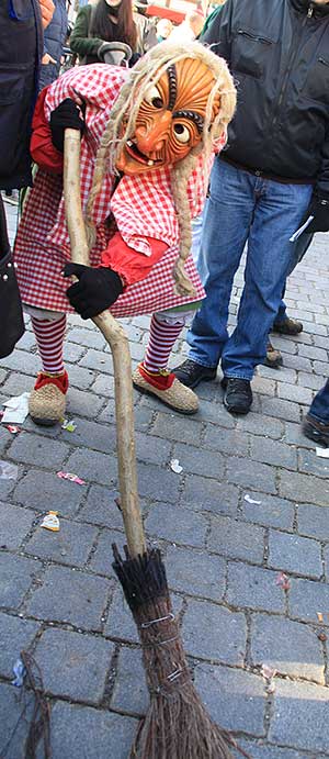 Narrensprung Faschingsmontag Wangen - Hexe