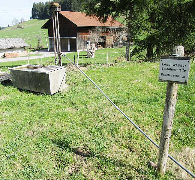 hier wird ein Löschwassertank mit einer Teilsäule kontinuierlich aufgefüllt