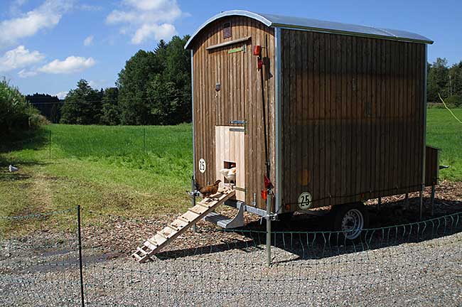 sSehr solides (gepanzertes) mobiles Hühnerhaus vom Hofgut Ratzenberg in Lindenberg 201