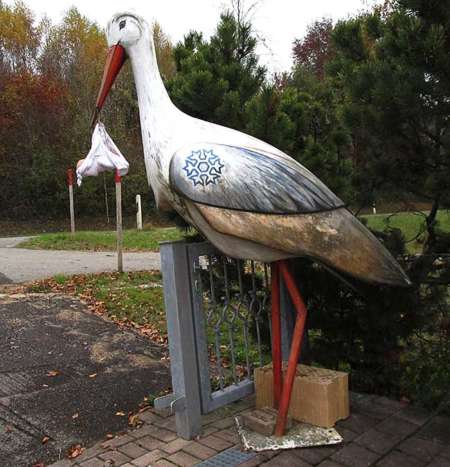 Der Storch bringt die Kinder und hat die Mutter ins Bein gebissen, liebe Kinder - der http://www.kaelte-fritz.de