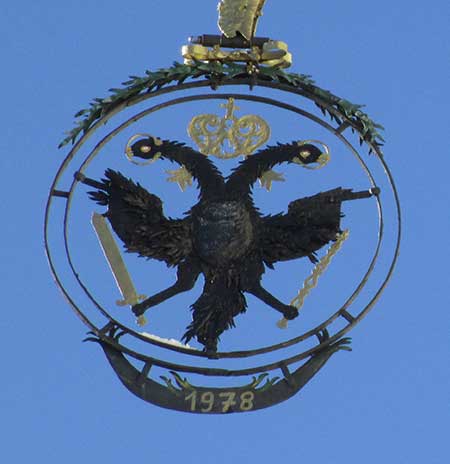 der alte KuK Adler am Landschulheim in Weidemannsdorf in Oberstaufen