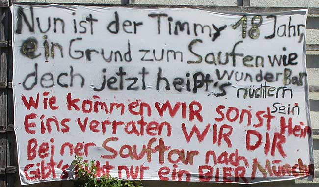 18. Geburtstag in Zaisertshofen - Nun ist der Timmy 18 Jahr, ein Grund zum Saufen wie wunderbar, doch jetzt heisst es nüchtern sein, wie kommen wir sonst Heim. Eins verraten wir dir hier, bei ner Sauftour nach München gibt es nur EIN Bier