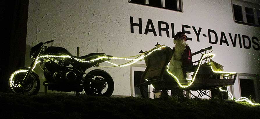 Weihnachtsman auf einer Harley - na ja HD Verschnitt