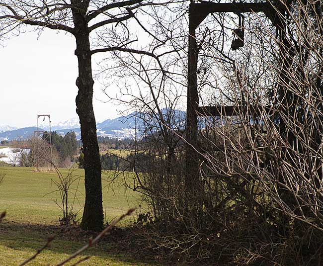 Alte, aufgelassene Liftanlage zur Versorgung von Bauernhäusern im Winter